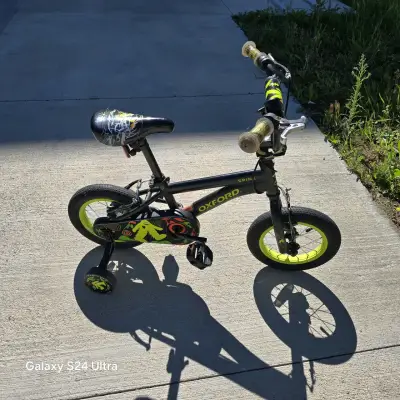 Bicicleta infantil Oxford Spin con ruedas de apoyo - miniatura 1