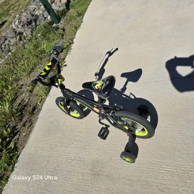 Bicicleta infantil Oxford Spin con ruedas de apoyo - miniatura 2