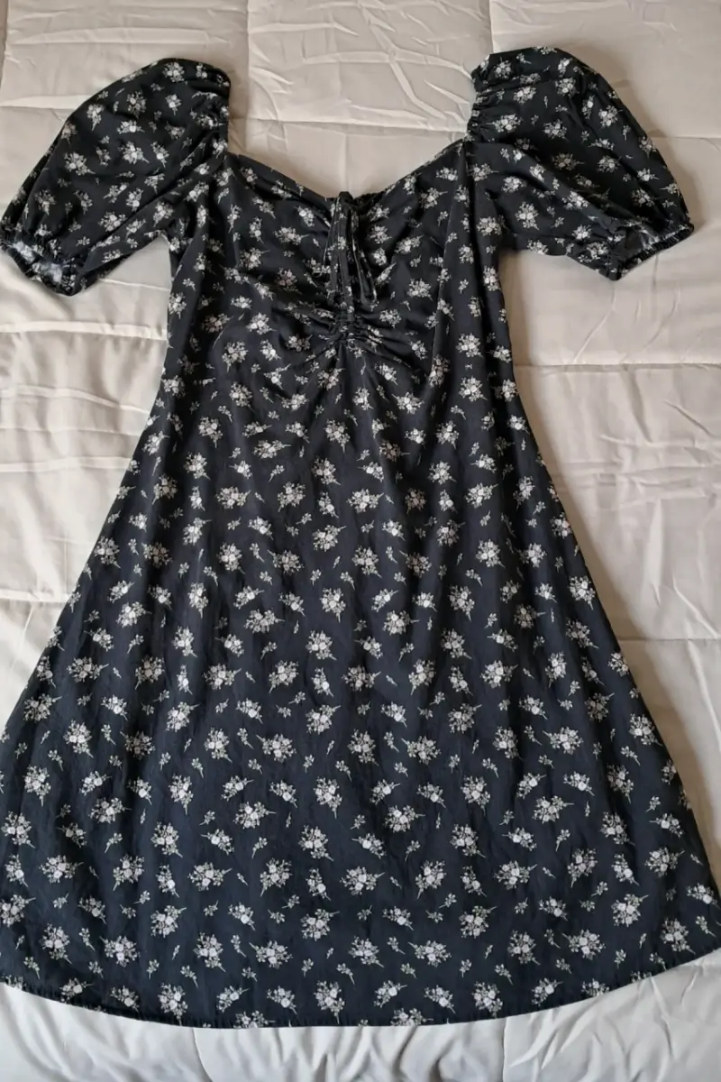 Vestido floral negro de lino H&M