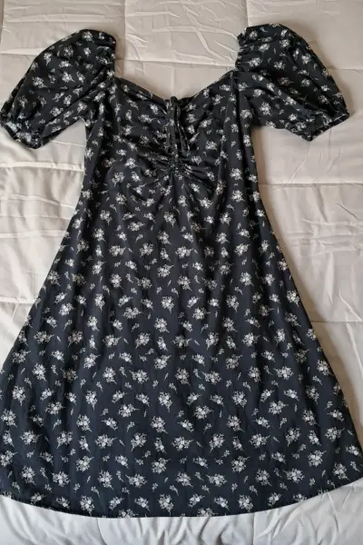 Vestido floral negro de lino H&M - miniatura 1
