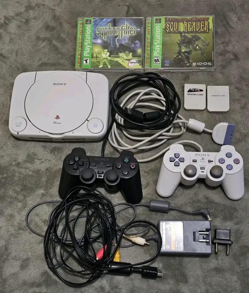 Consola Sony PS One con juegos y accesorios - 1