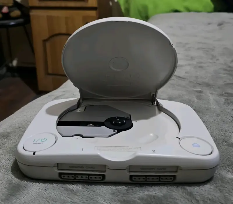 Consola Sony PS One con juegos y accesorios - 2