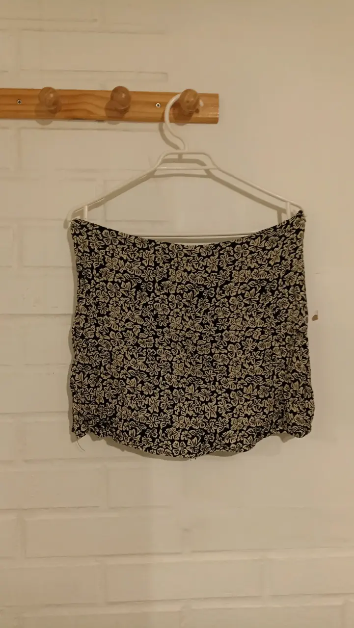 Falda corta con pantalón talla XL