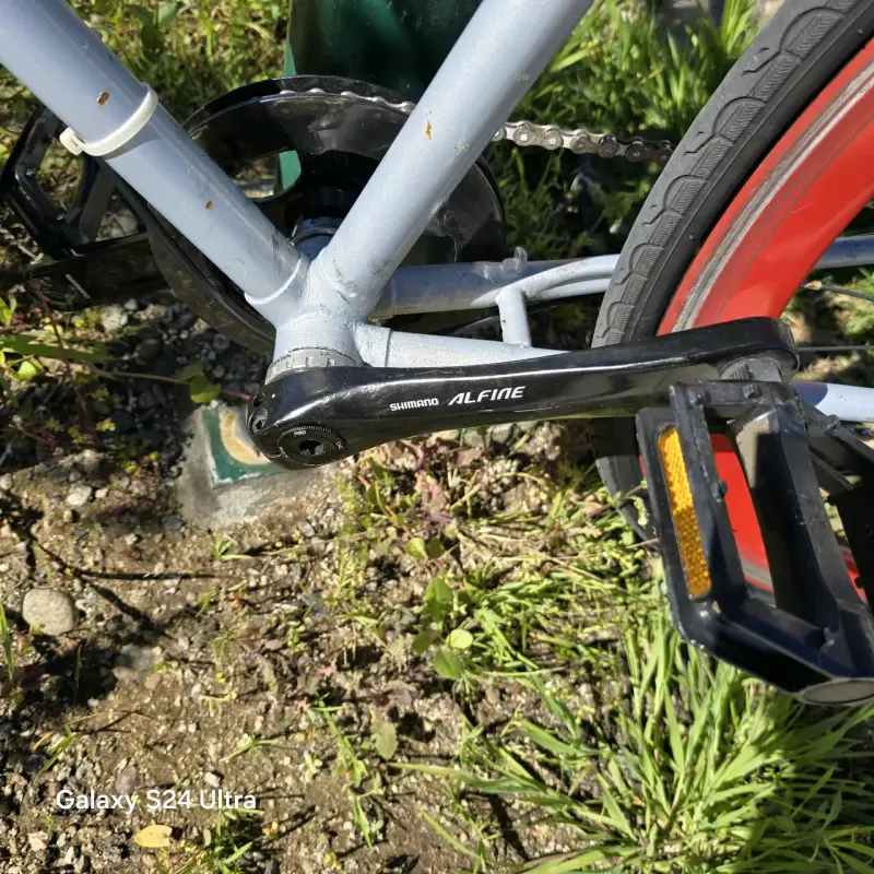 Bicicleta urbana con llantas rojas Shimano - 2