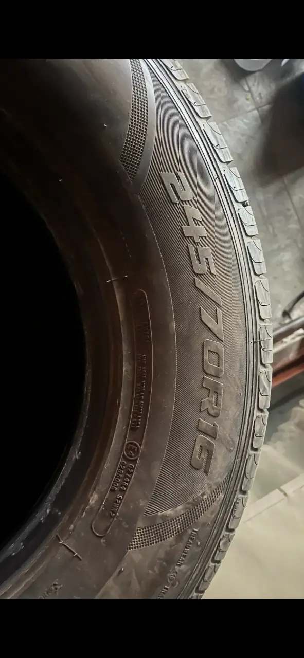 Juego de neumáticos Giti 245/70R16 en buen estado - 2