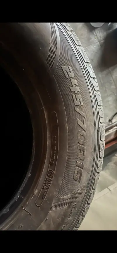 Juego de neumáticos Giti 245/70R16 en buen estado - miniatura 2