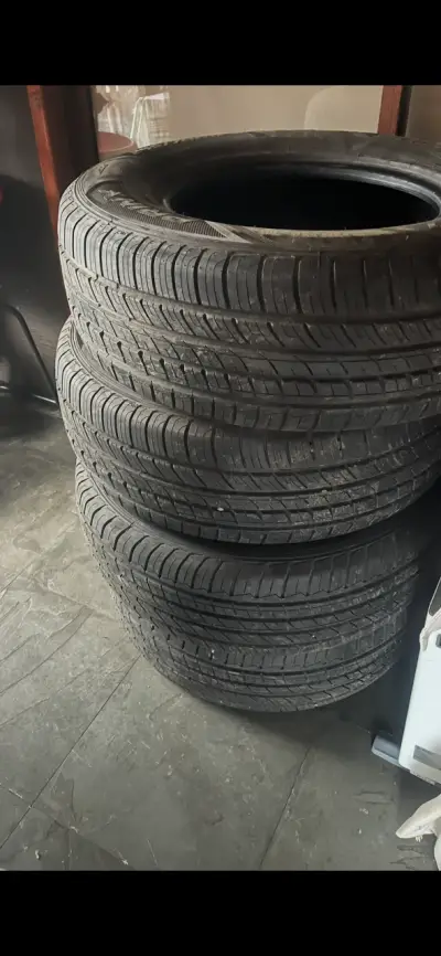 Juego de neumáticos Giti 245/70R16 en buen estado - miniatura 3
