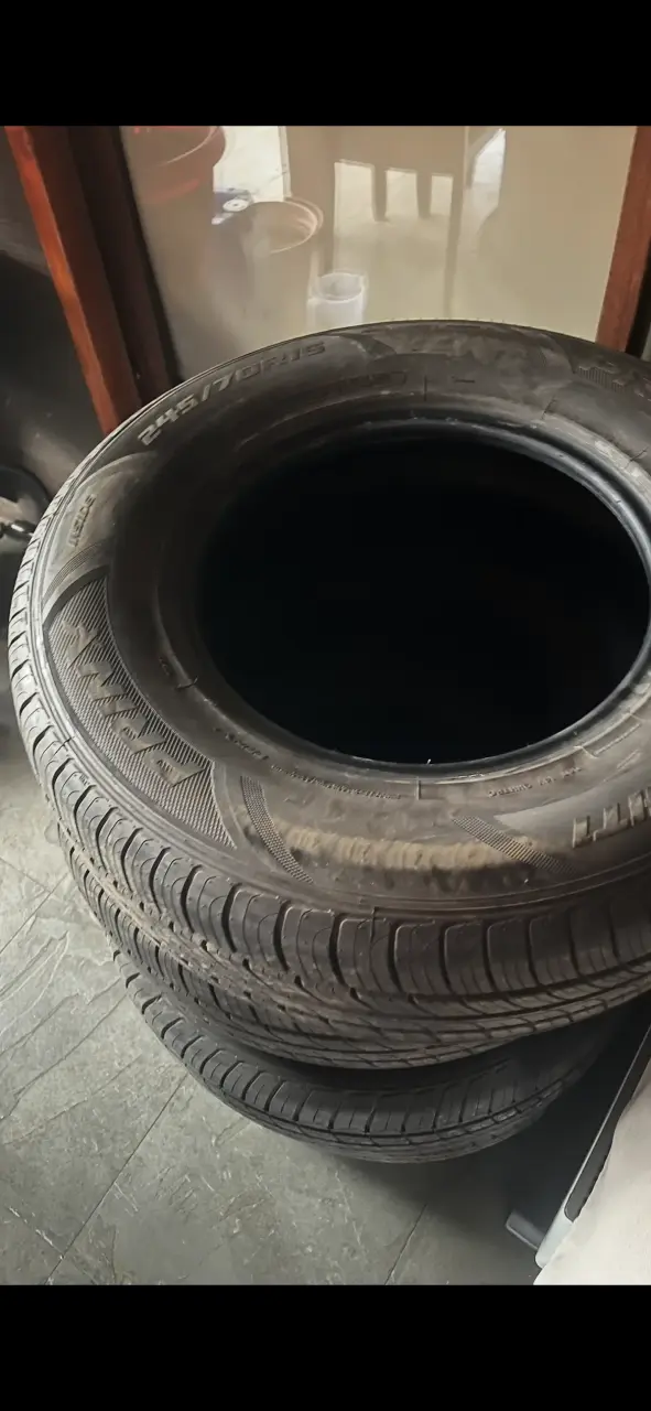Juego de neumáticos Giti 245/70R16 en buen estado - 5