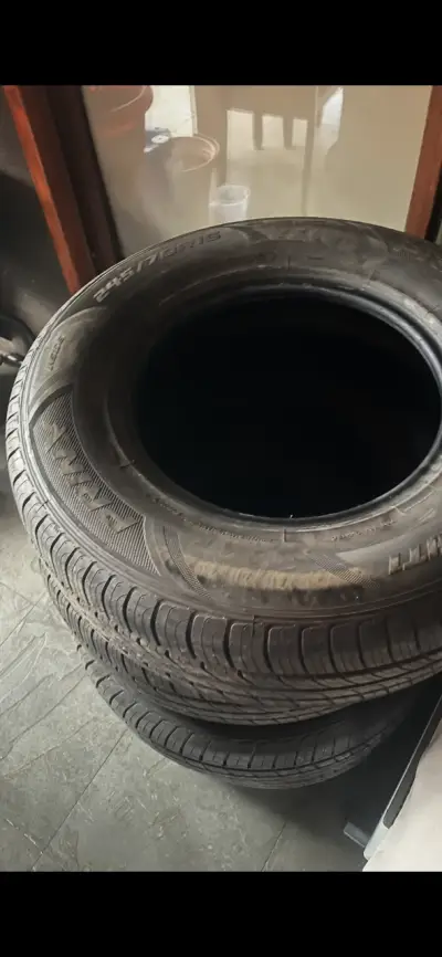 Juego de neumáticos Giti 245/70R16 en buen estado - miniatura 5