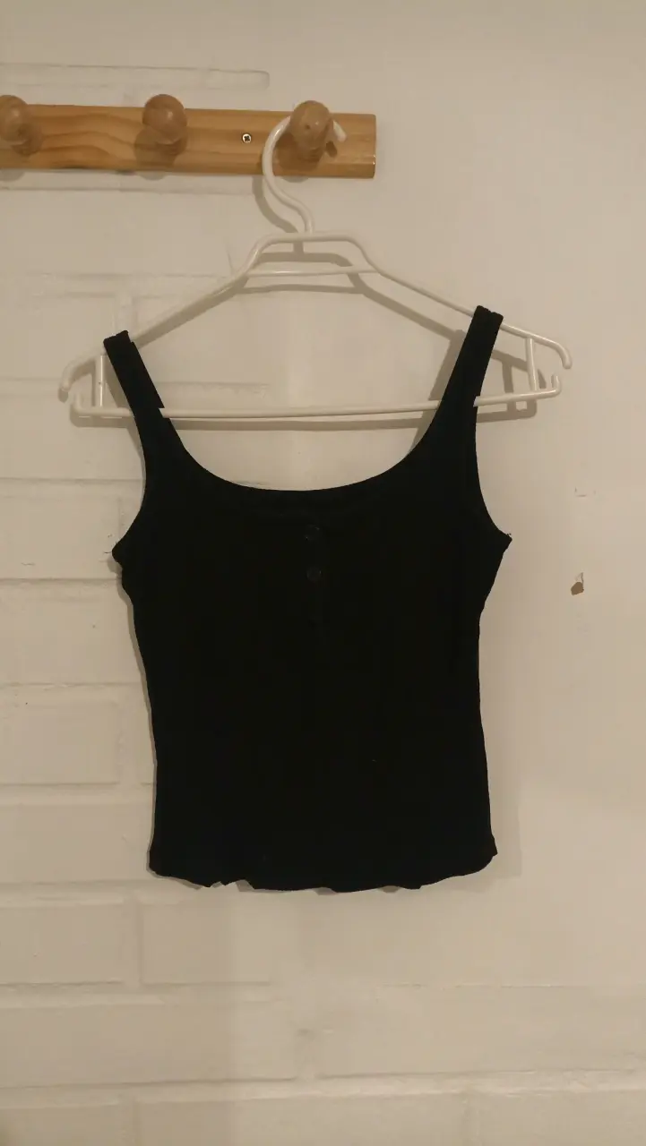 Top negro de tirantes talla M