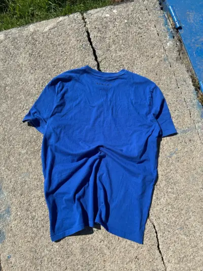 Polera azul con logo Oakley - miniatura 4
