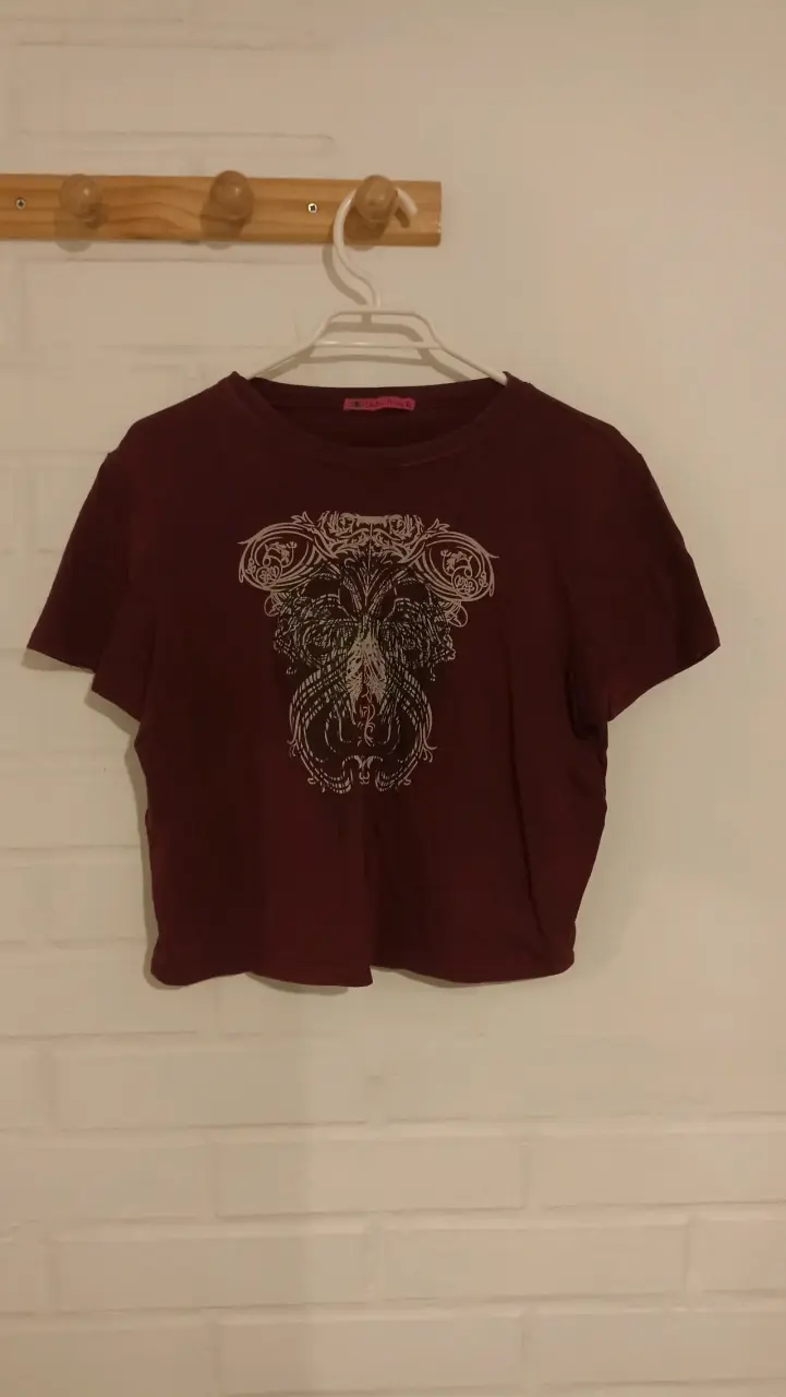 Polera corta bordó talla XL