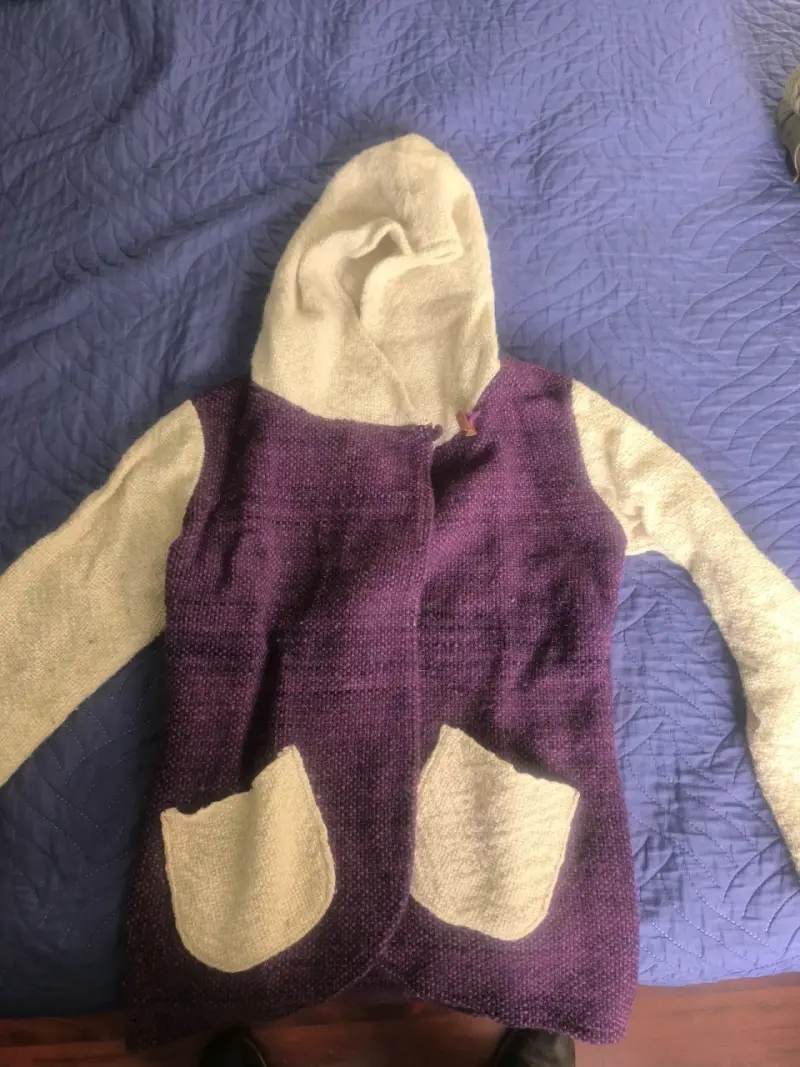 Chaleco de lana con capucha bicolor