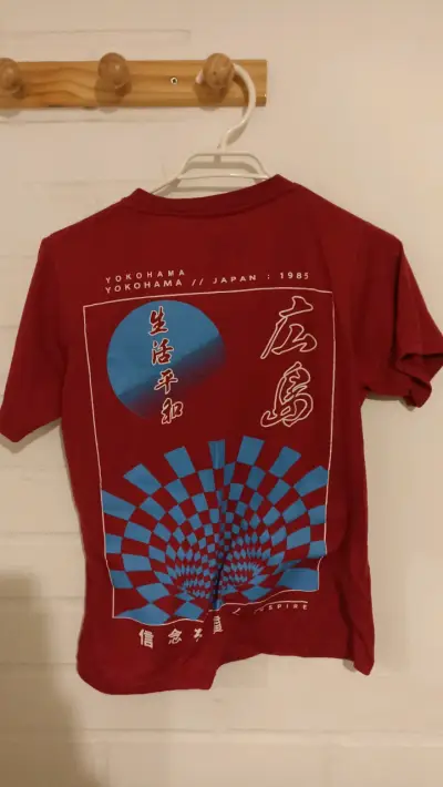 Polera roja con diseño japonés talla 12 - miniatura 2