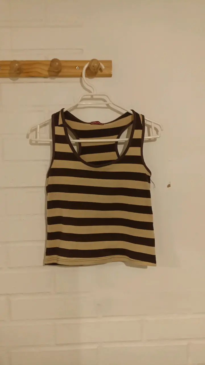 Polera sin mangas a rayas talla S