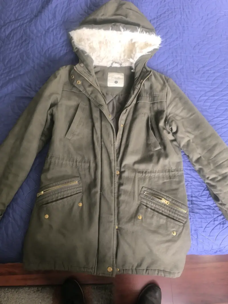 Parka verde con capucha y forro de piel sintética Sybilla