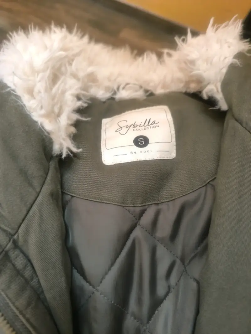Parka verde con capucha y forro de piel sintética Sybilla - 2