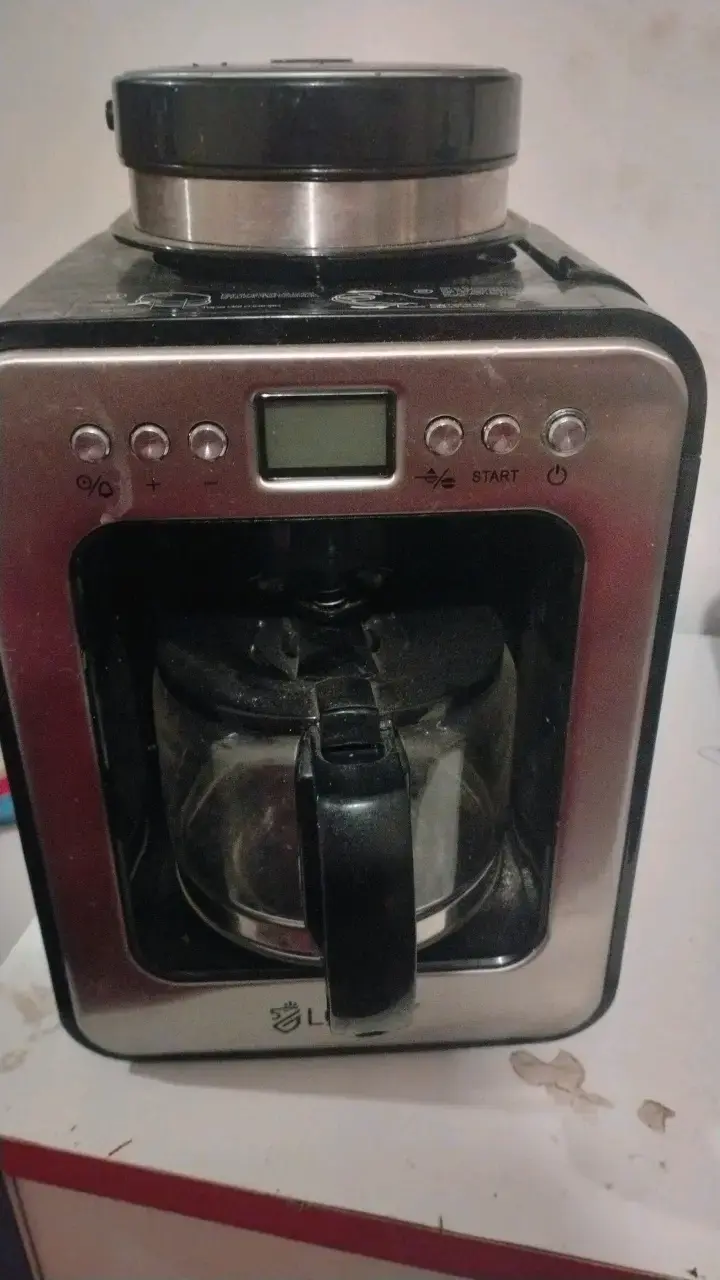 Cafetera eléctrica con molinillo integrado - 1