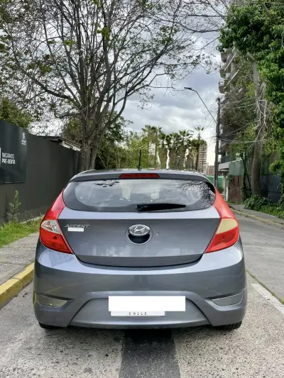 Hyundai Accent 2017 en buen estado - miniatura 1