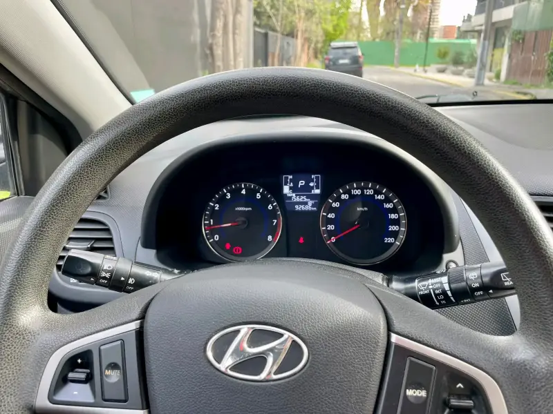 Hyundai Accent 2017 en buen estado - 3