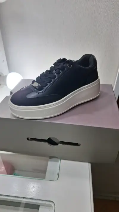 Zapatillas negras Apology con plataforma - miniatura 4