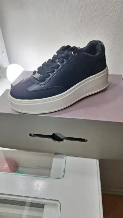 Zapatillas negras Apology con plataforma - miniatura 5