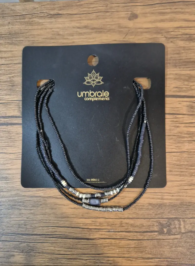 Collar de cuentas negras Umbrale