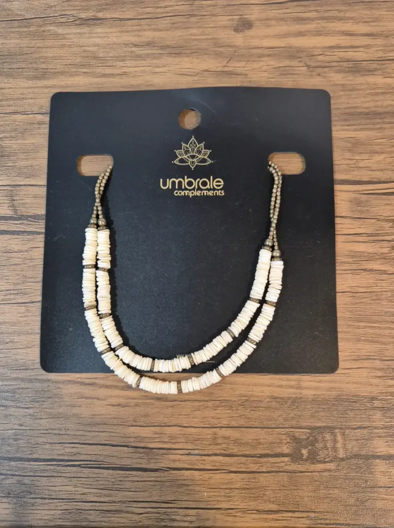 Collar de cuentas blancas Umbrale