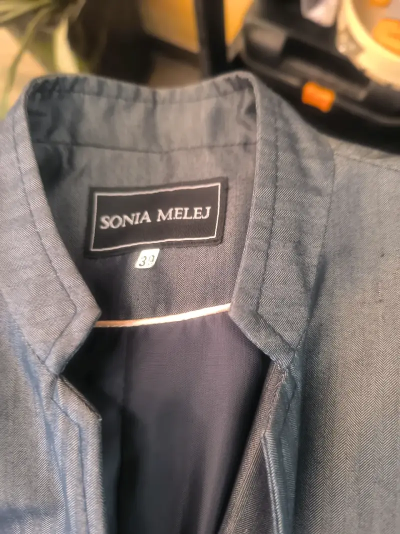 Chaqueta de mujer gris Sonia Melej, detalles met - 2