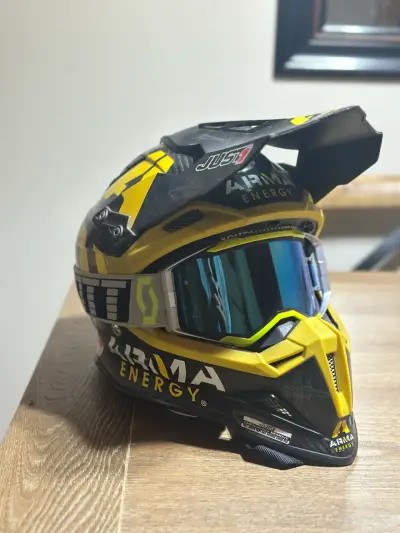 Casco Just1 Arma Energy amarillo y neg - miniatura 1