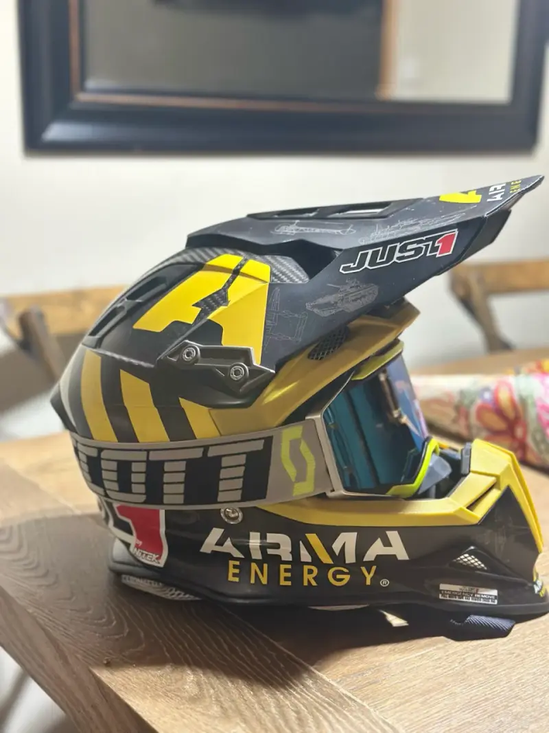 Casco Just1 Arma Energy amarillo y neg - 2