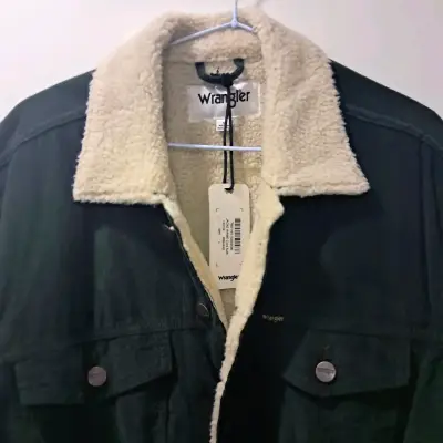Chaqueta de mezclilla Wrangler nueva - miniatura 2
