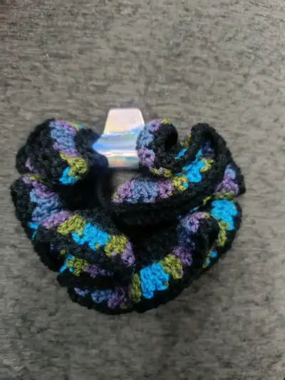 Colección de Scrunchies Tejidos a Mano - miniatura 1