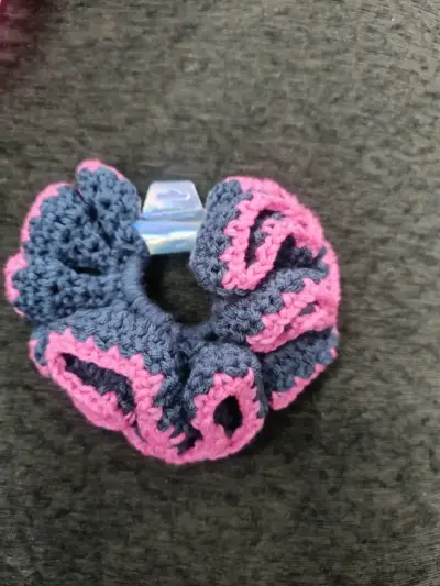 Colección de Scrunchies Tejidos a Mano - miniatura 2