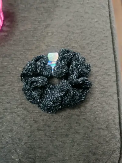 Colección de Scrunchies Tejidos a Mano - miniatura 4