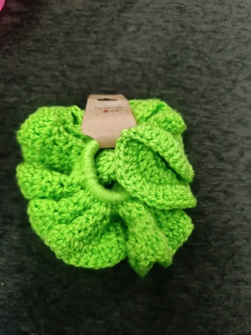 Colección de Scrunchies Tejidos a Mano - 6