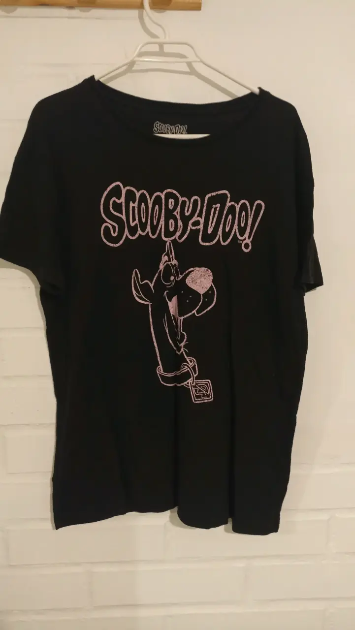 Polera negra Scooby-Doo talla XL