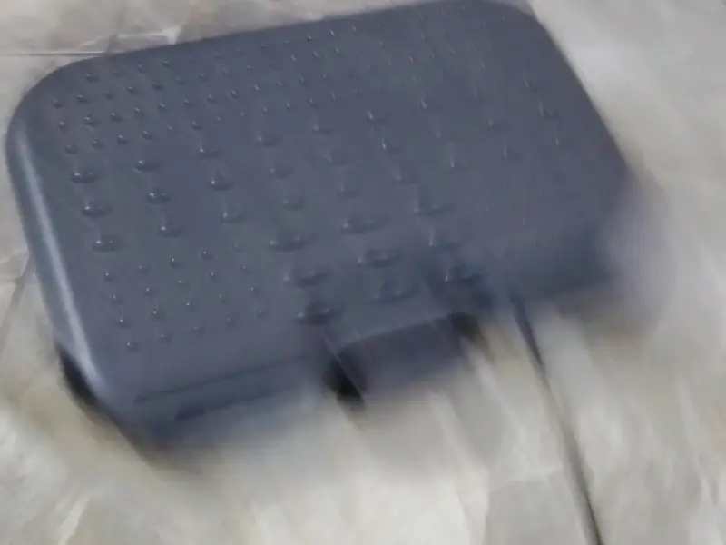 Reposapiés ergonómico ajustable negro - 2