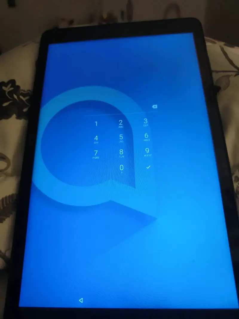 Tablet Alcatel de 10 pulgadas en buen estado - 1