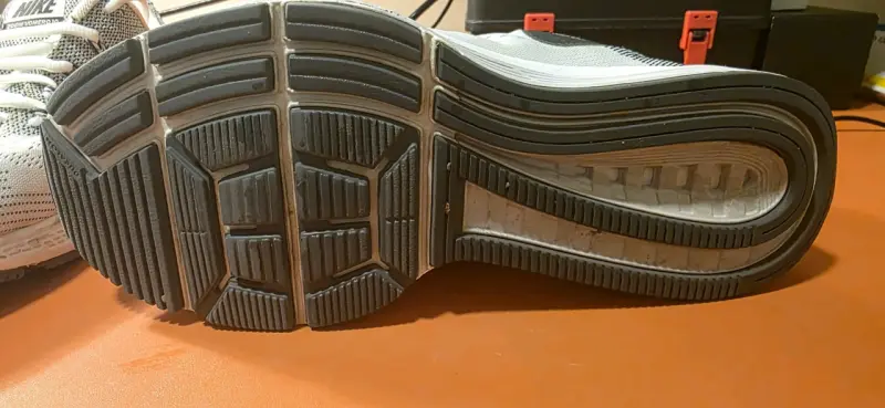 Zapatillas Nike Air Zoom Vomero 10 - Talla 42.5 (9 - 5