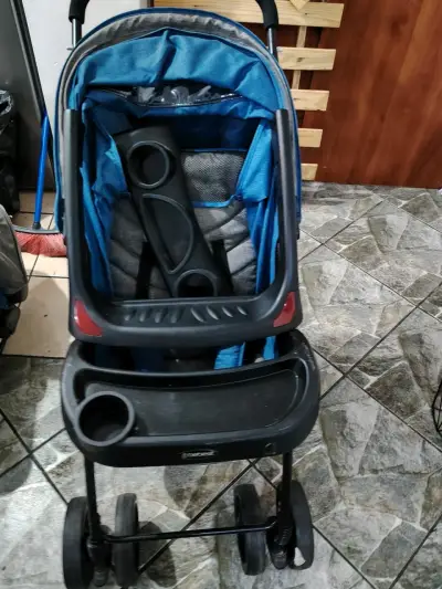 Coche de bebé Bebesit azul con portavasos - miniatura 1