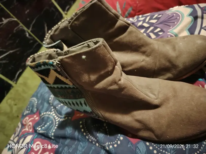 Botines de gamuza con diseño étnico - 2