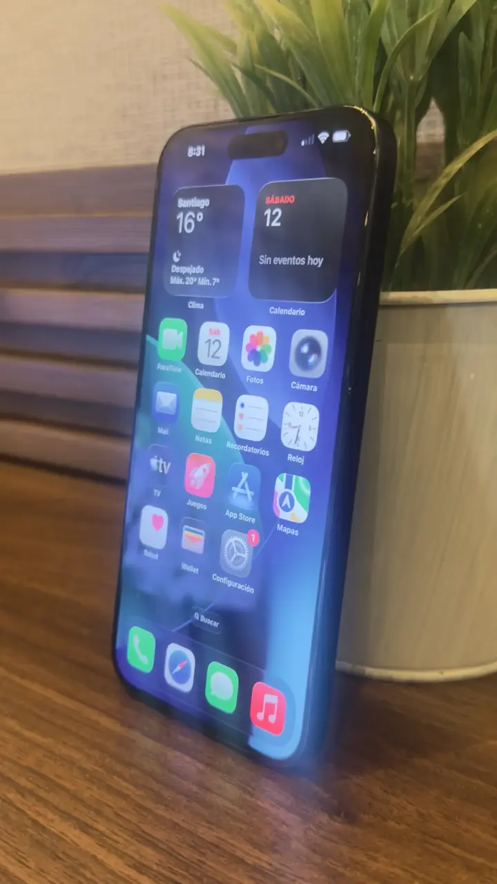 iPhone 15 Pro Max en buen estado - 2