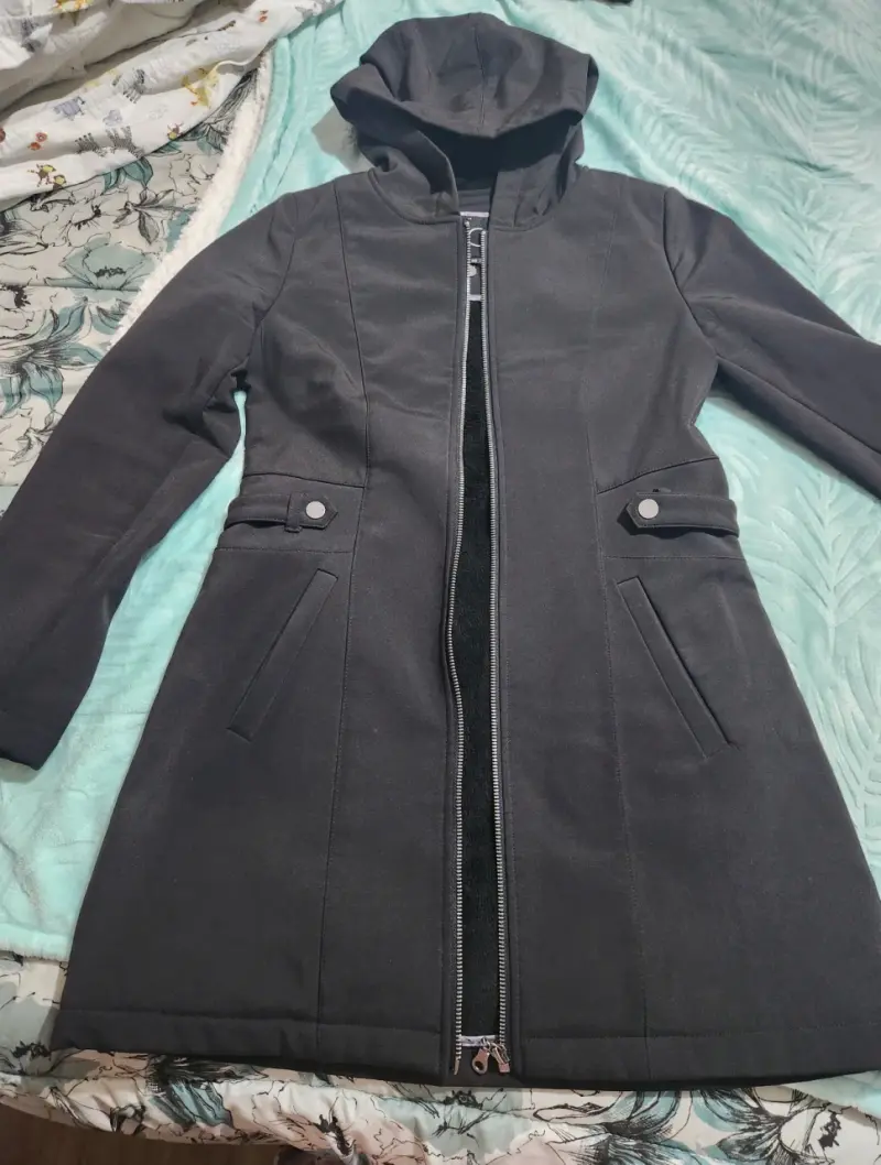 Abrigo negro con capucha para mujer talla 38