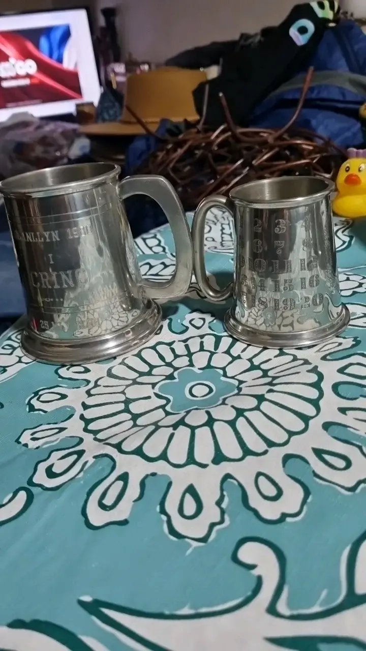 Set de Jarras de Metal Grabadas - 1