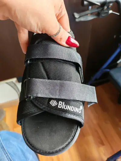 Sandalia ortopédicanegra Blunding con velcro - miniatura 1