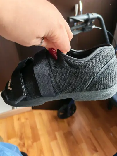 Sandalia ortopédicanegra Blunding con velcro - miniatura 2