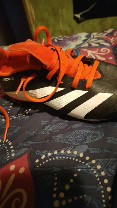 Zapatillas de fútbol Adidas Predator negras y naranjas - miniatura 2