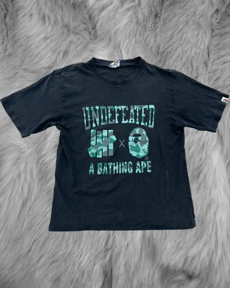 Polera negra Undefeated x A Bathing Ape - 1