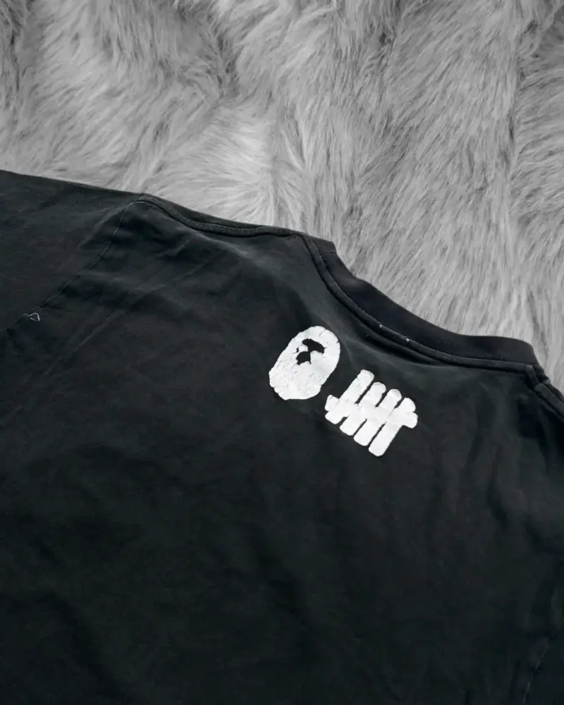 Polera negra Undefeated x A Bathing Ape - 4